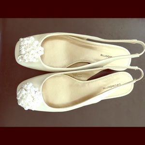 Liz Claiborne beautiful flats .